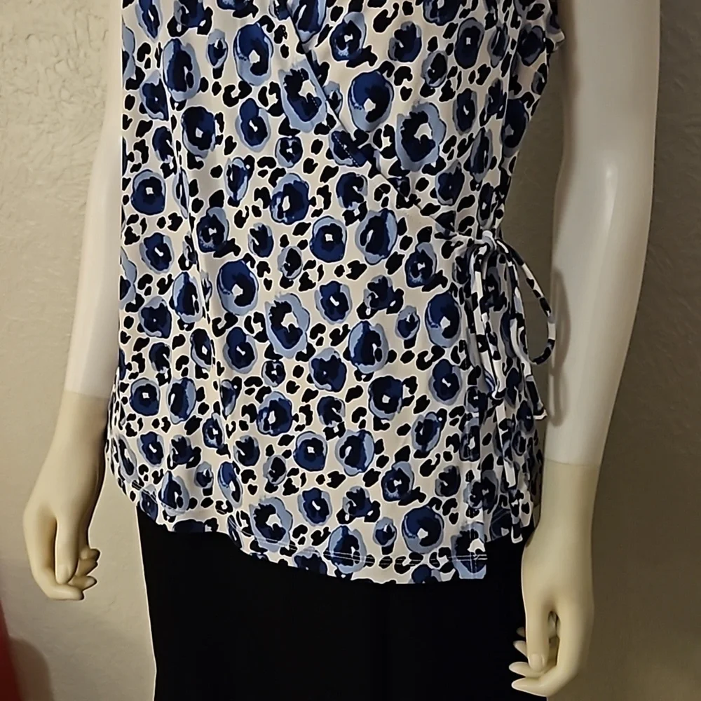 41 Hawthorn Aliska Sleeveless Front Wrap Surplice V-Neck Blouse - Picture 5 of 10